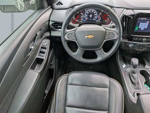 Used 2023 Chevrolet Traverse Premier image 15
