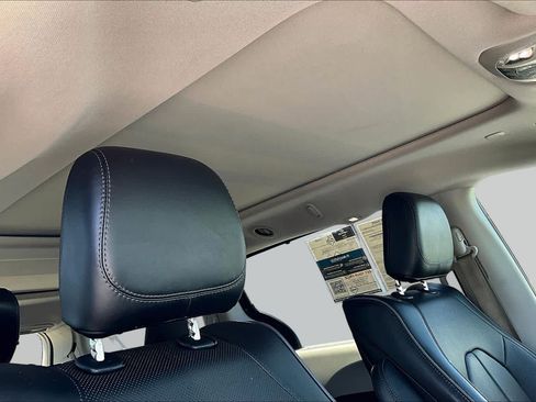 Used 2018 Chrysler Pacifica Limited w/ Advanced Safetytec Group FWD image 13