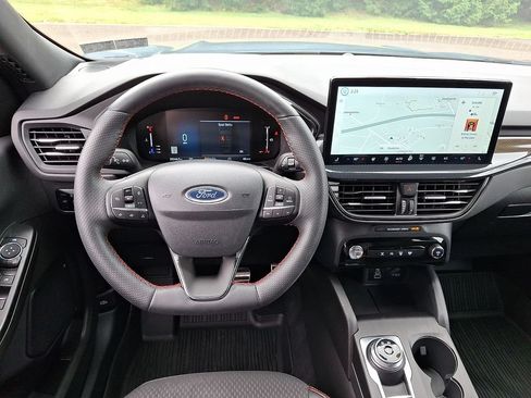 Used 2024 Ford Escape ST-Line w/ Tech Pack #1 AWD/4WD image 2