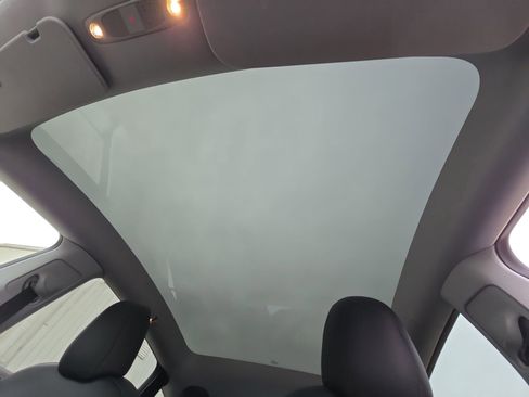 Used 2021 Tesla Model Y Long Range image 33