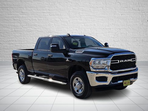 Used 2024 RAM 2500 Tradesman w/ Chrome Appearance Group AWD/4WD image 6