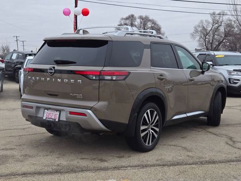 Used 2023 Nissan Pathfinder Platinum image 11