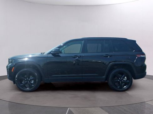Used 2025 Jeep Grand Cherokee Limited w/ Black Appearance Package RWD image 2
