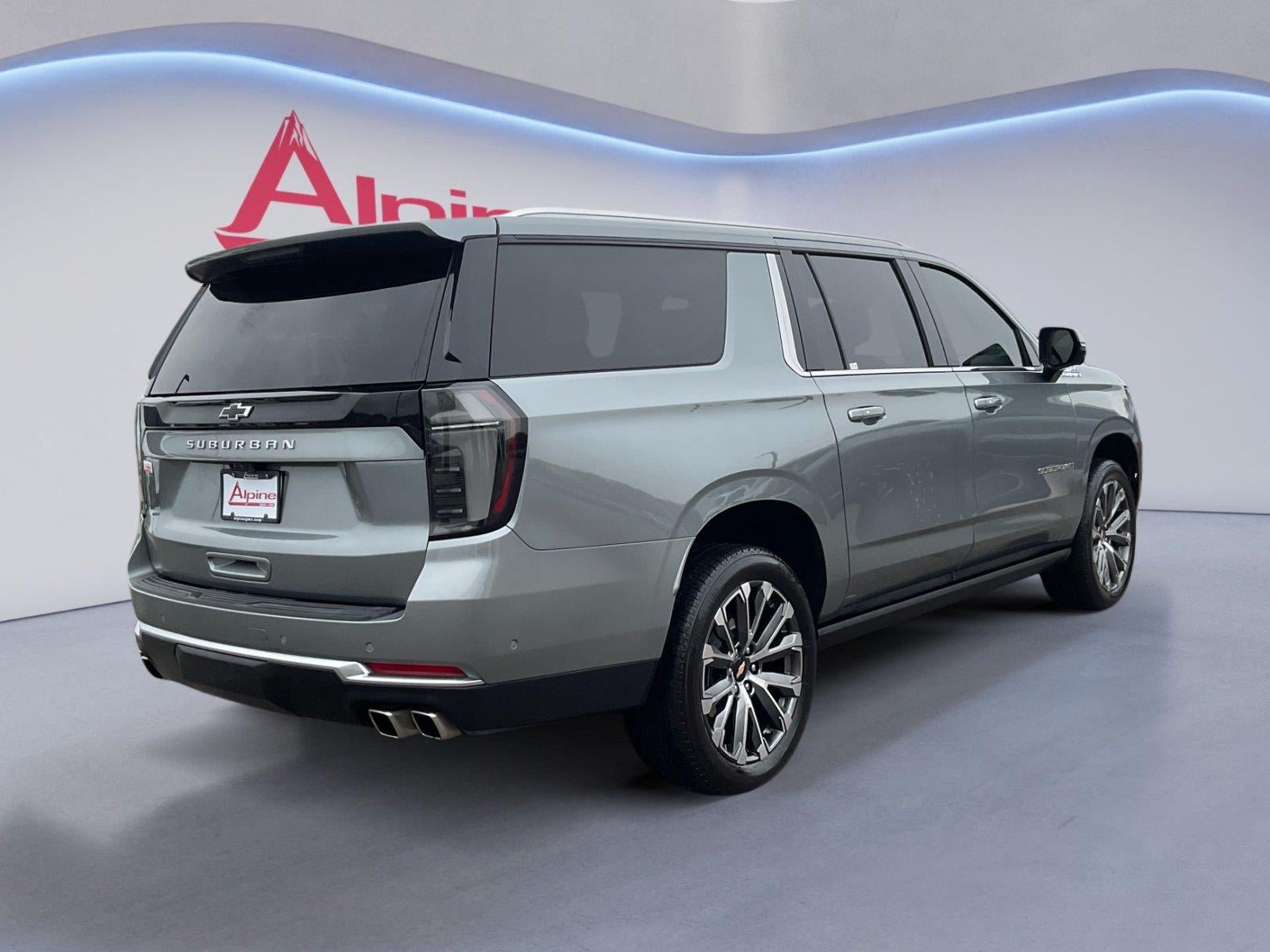 Used 2026 Chevrolet Suburban High Country AWD/4WD image 5