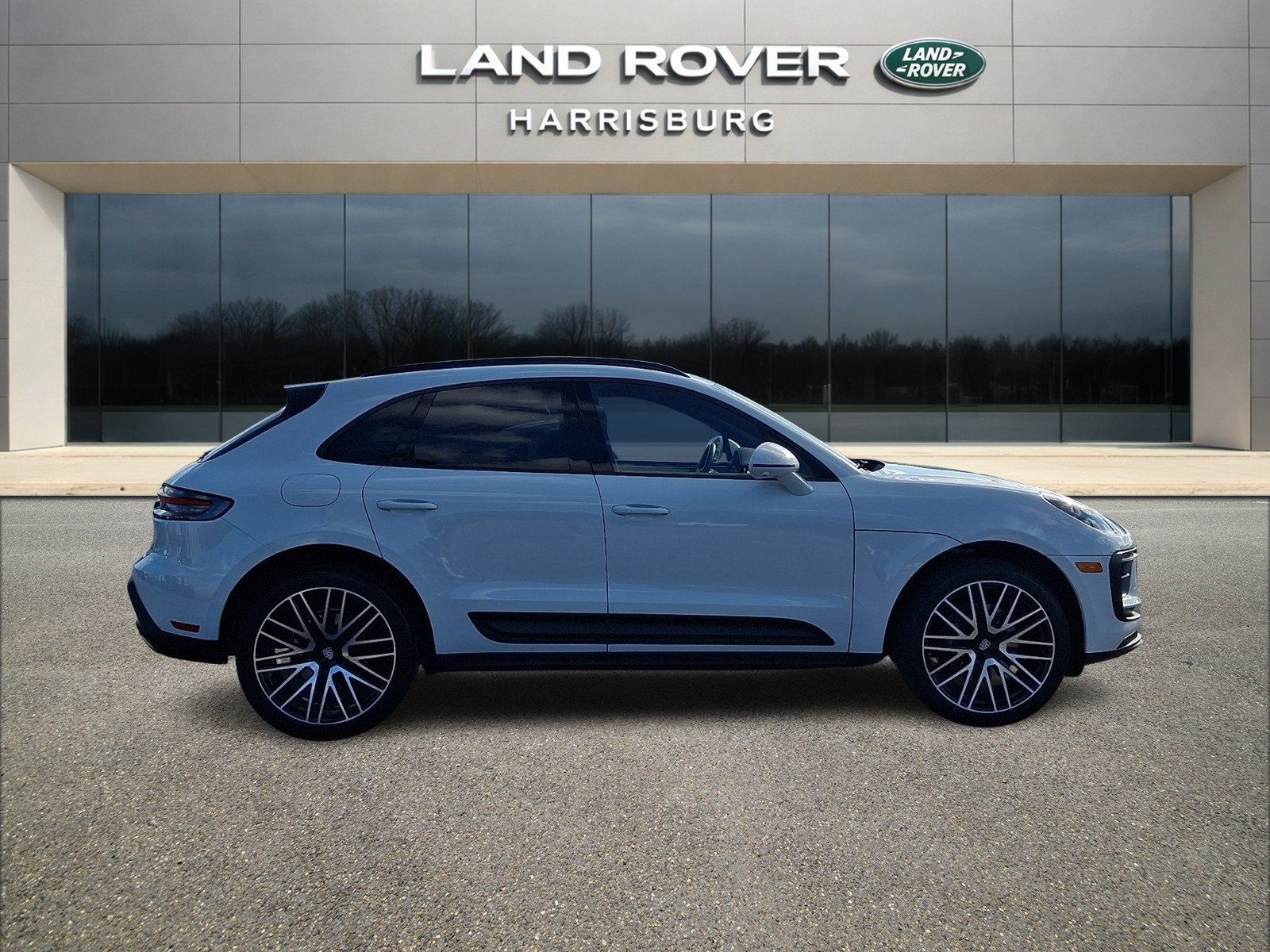 Used 2022 Porsche Macan AWD/4WD image 5