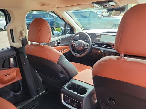 New 2026 Kia Carnival Hybrid FWD image 13