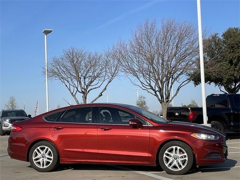 Used 2014 Ford Fusion SE image 3