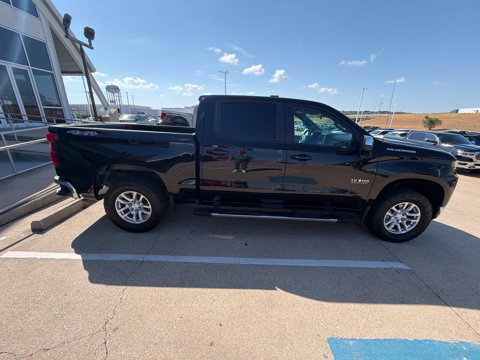 Used 2021 Chevrolet Silverado 1500 LT AWD/4WD image 18