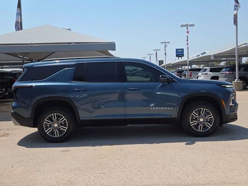 Used 2024 Chevrolet Traverse LT FWD image 9