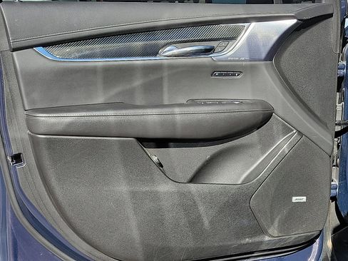 Used 2024 Cadillac XT6 Sport image 11