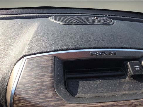 Used 2019 RAM 1500 Laramie image 15