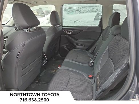 Used 2022 Subaru Forester Premium image 8