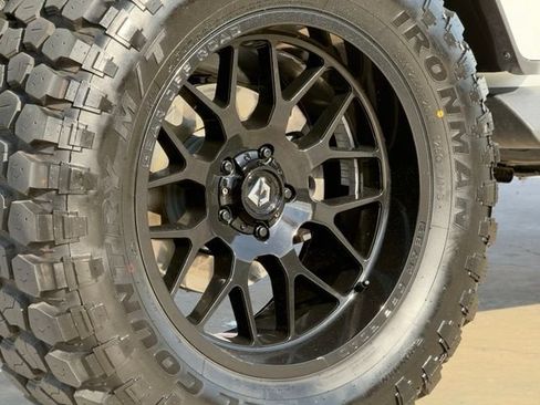 Used 2022 Jeep Wrangler Unlimited Sahara w/ Cold Weather Group AWD/4WD image 15