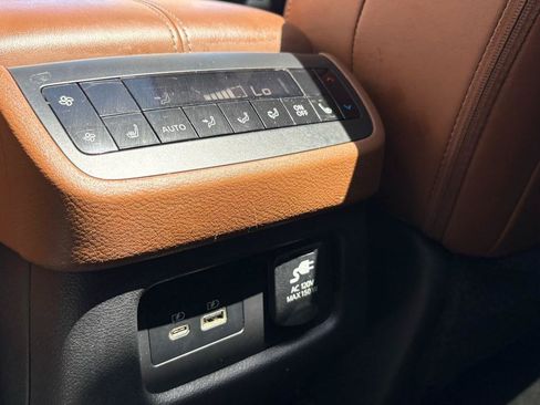 Used 2023 Nissan Pathfinder Platinum FWD image 33