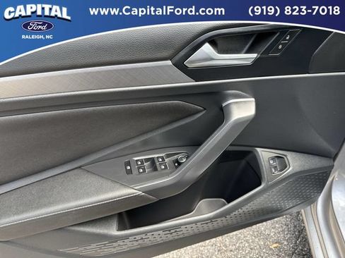 Used 2024 Volkswagen Jetta SE FWD image 20