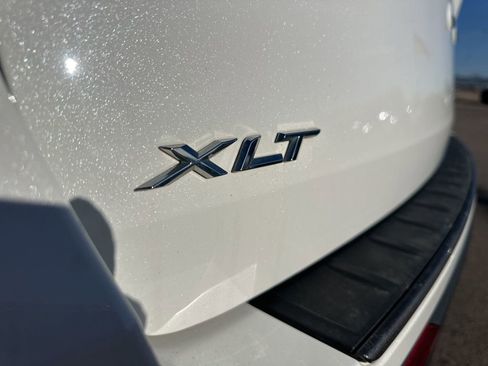 Used 2022 Ford Explorer XLT w/ Equipment Group 202A image 12