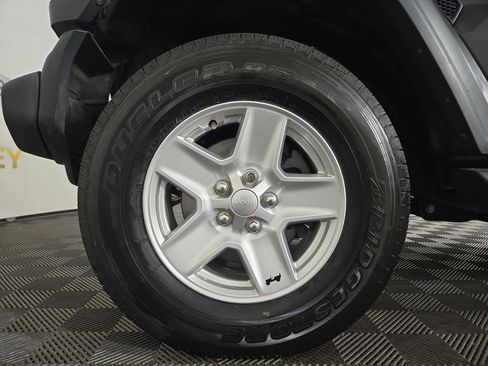 Certified 2020 Jeep Gladiator Sport w/ Quick Order Package 24S image 34