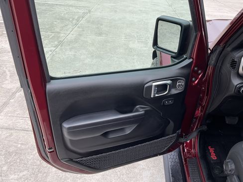 Used 2021 Jeep Wrangler Sport image 8