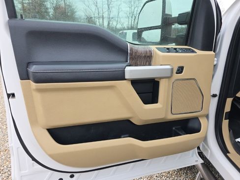 Used 2019 Ford F250 Lariat w/ Lariat Ultimate Package image 13