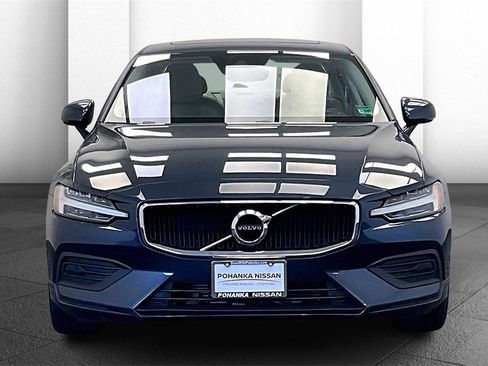 Used 2019 Volvo S60 T6 Momentum w/ Premium Package image 2