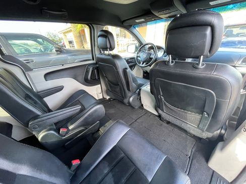 Used 2017 Dodge Grand Caravan SXT w/ Driver Convenience Group image 25
