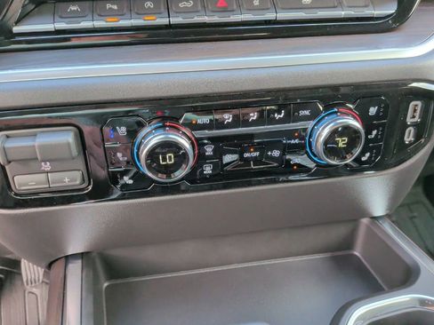 New 2026 GMC Sierra 1500 SLT image 30