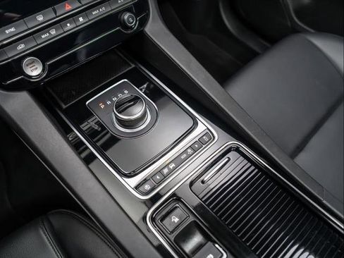 Certified 2020 Jaguar F-PACE Premium image 28