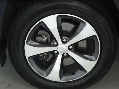 Used 2020 Jeep Cherokee Limited AWD/4WD image 38
