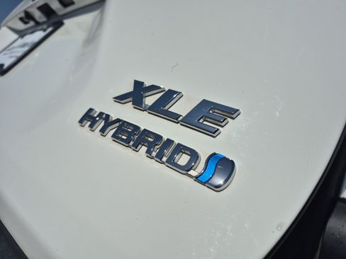 Used 2019 Toyota RAV4 XLE AWD/4WD image 22
