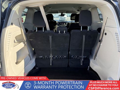 Used 2023 Chrysler Voyager LX image 10