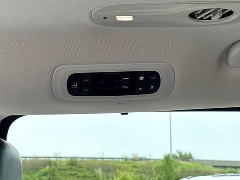 Used 2024 Chrysler Pacifica Touring-L FWD image 43
