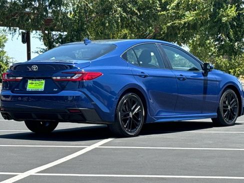 Used 2025 Toyota Camry SE FWD image 11