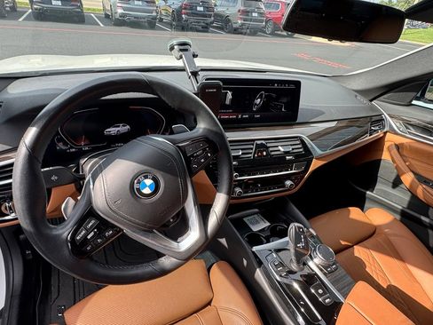 Used 2023 BMW 530i xDrive w/ Convenience Package AWD/4WD image 10