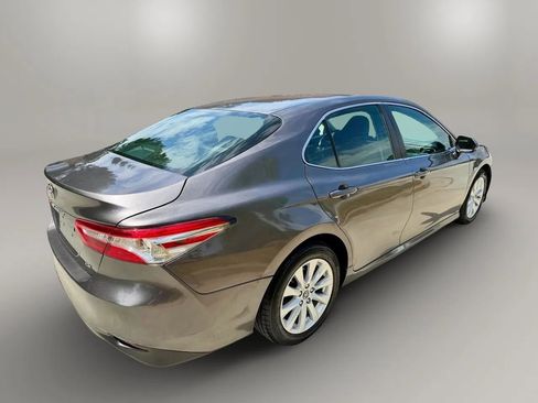 Used 2018 Toyota Camry LE FWD image 7
