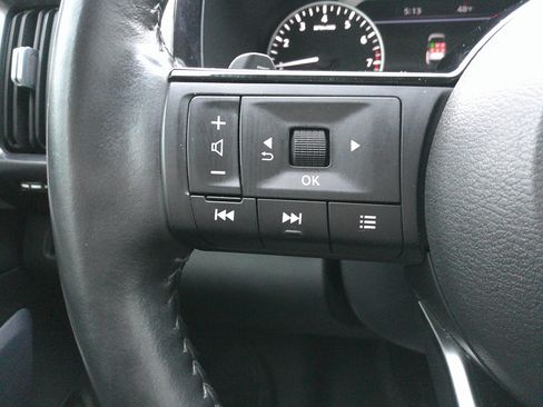 Used 2022 Nissan Pathfinder SL w/ SL Black Package image 21