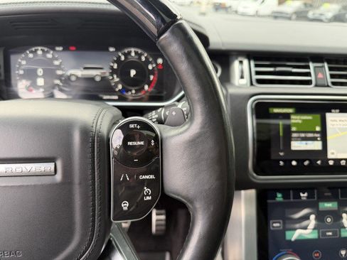 Used 2020 Land Rover Range Rover HSE image 17