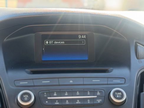 Used 2017 Ford Focus SE FWD image 15