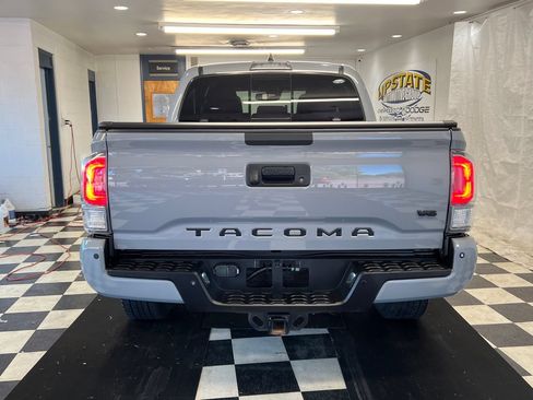 Used 2021 Toyota Tacoma TRD Sport w/ Technology Package AWD/4WD image 10