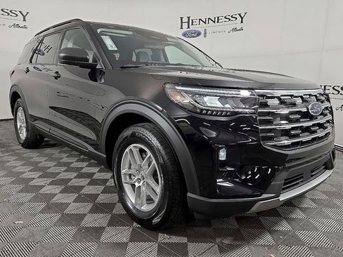 Used 2026 Ford Explorer Active w/ Active Comfort Package RWD image 3