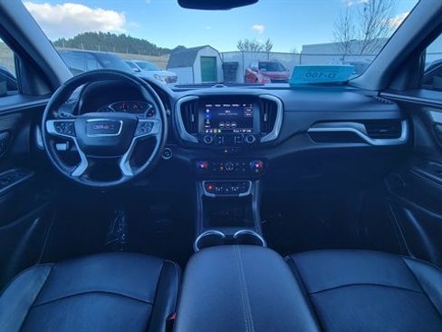 Used 2024 GMC Terrain SLT image 16