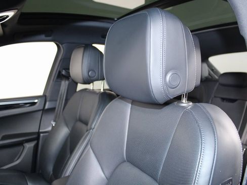 Certified 2023 Porsche Macan S image 20