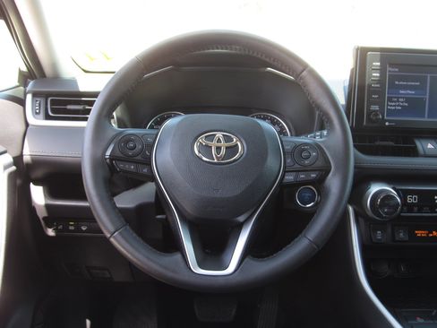 Used 2021 Toyota RAV4 XLE w/ XLE Grade Weather Package AWD/4WD image 23