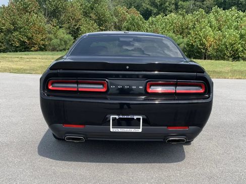 Used 2019 Dodge Challenger SXT RWD image 6