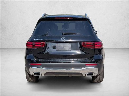 Used 2026 Mercedes-Benz GLB 250 image 8
