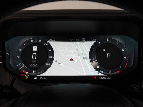 Used 2024 Land Rover Range Rover SV image 16