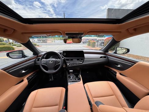 Used 2023 Lexus ES 300h w/ Premium Package FWD image 18