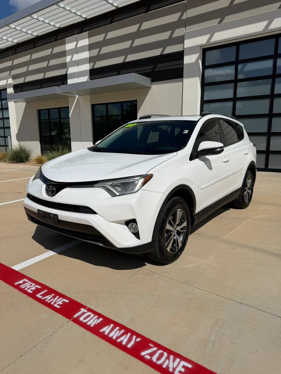 Used 2017 Toyota RAV4 XLE FWD image 1