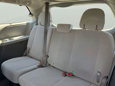Used 2016 Toyota Sienna LE w/ Protection Package FWD image 7