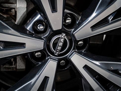 Used 2023 Nissan Rogue SV image 8