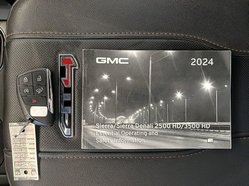 Used 2024 GMC Sierra 2500 AT4 w/ AT4 Premium Plus Package AWD/4WD image 36